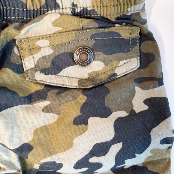 TUCKER + TATE STEEZY CAMO PRINT SHORTS - Picture 5 of 5